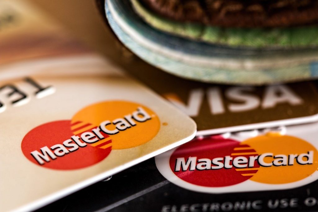 クレジットカードでのショッピングのリボ払いは任意整理できる？